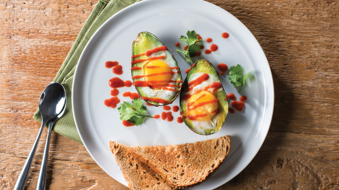 Spicy Sriracha Baked Avocado Eggs 