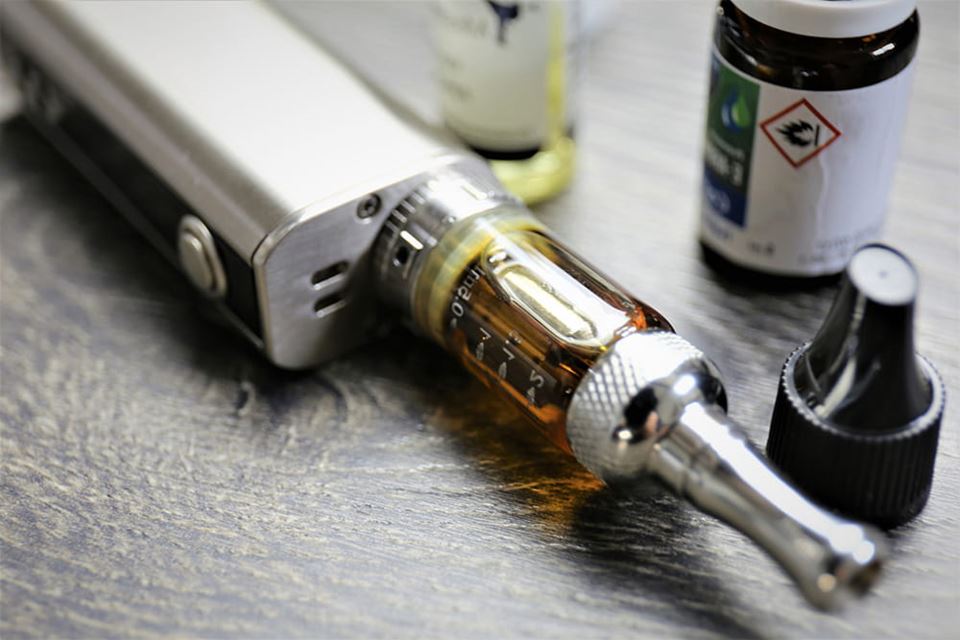 e-cigarette and vape oil e-cigarette and vape oil