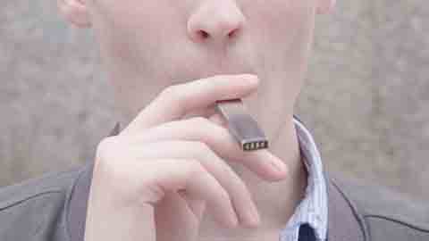 white male smoking e cigarette