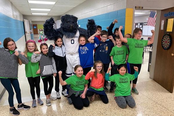 kids posing with mascot