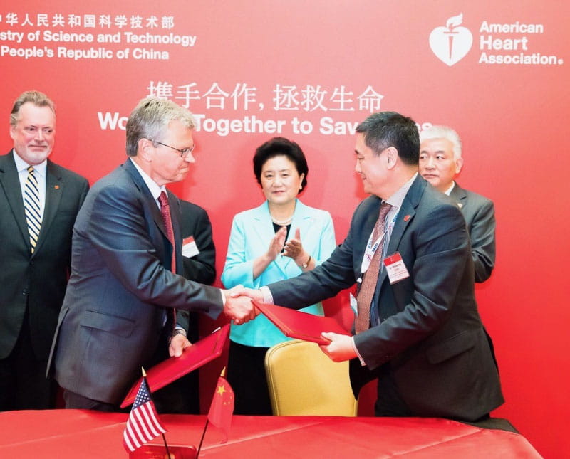 Doug Boyle (second from left) cements an agreement in Washington, D.C., in 2015 with China's Ministry of Science and Technology to promote research cooperation, physician exchanges and CPR training in China. Among those present are China's vice premier at the time, Liu Yandong (center), and John Meiners, AHA chief of mission aligned businesses and healthcare solutions (far left). (American Heart Association)