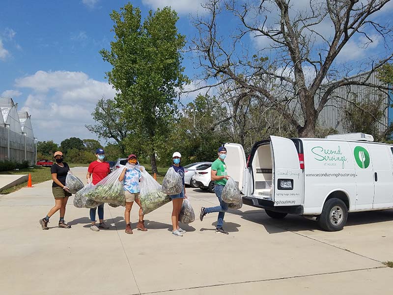 Moonflower Farms staff and University of Houston interns load a van for Second Servings, a partner that rescues surplus food and delivers it the same day to shelters, soup kitchens and other local charities. (Photo courtesy of Moonflower Farms)