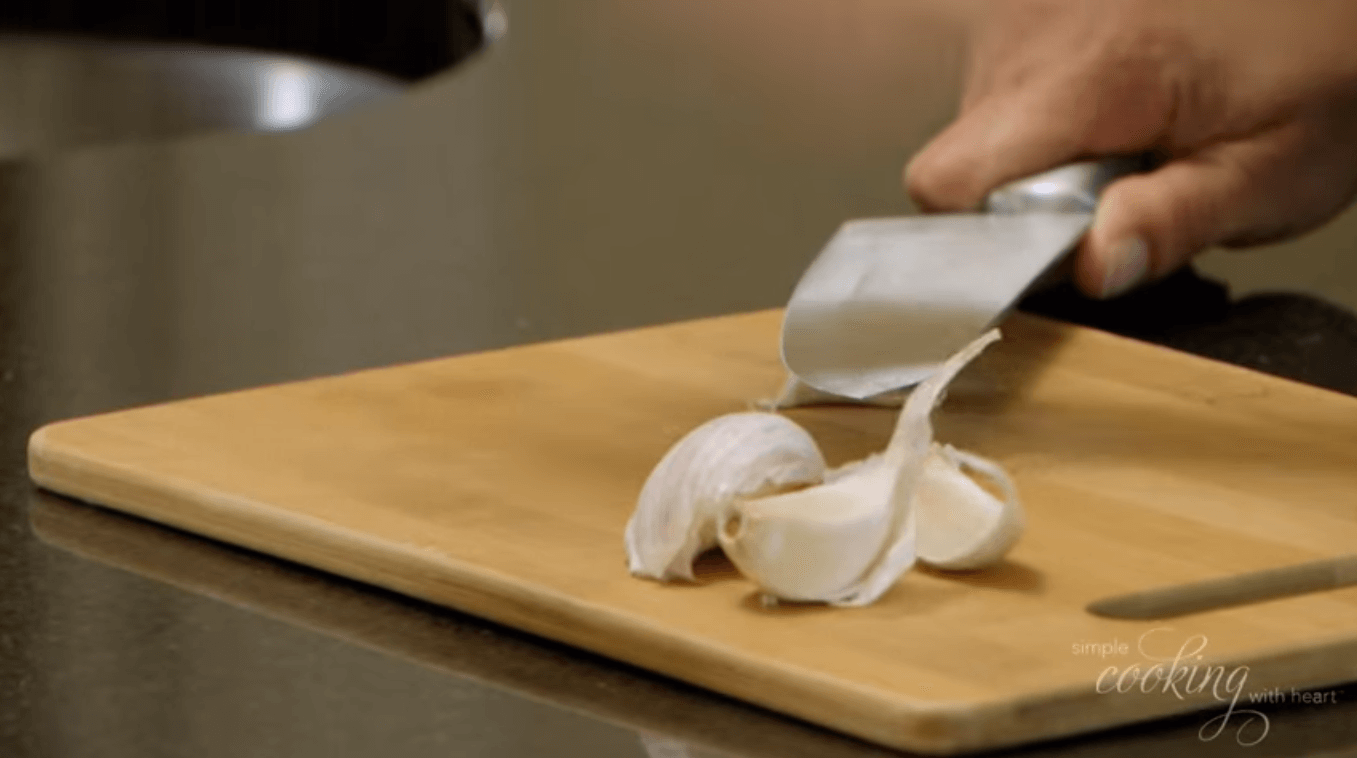 Chopping or Mincing Garlic