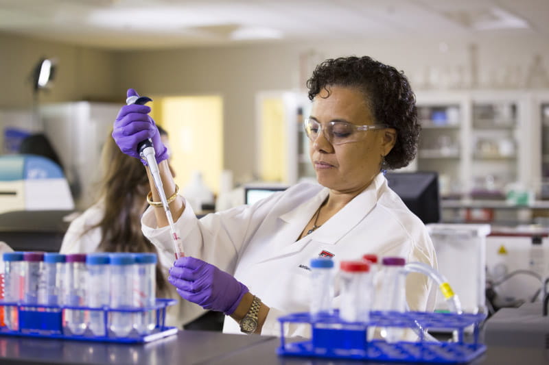 Naima Moustaid-Moussa in her lab. (Photo courtesy of Ashley Rodgers, TTU Office of Marketing and Communications)
