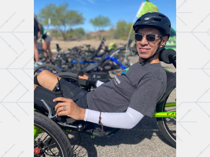 Joe Granados, sobreviviente de un accidente cerebrovascular, en un triciclo reclinado en abril. (Foto cortesía de Alba Patricia Granados)