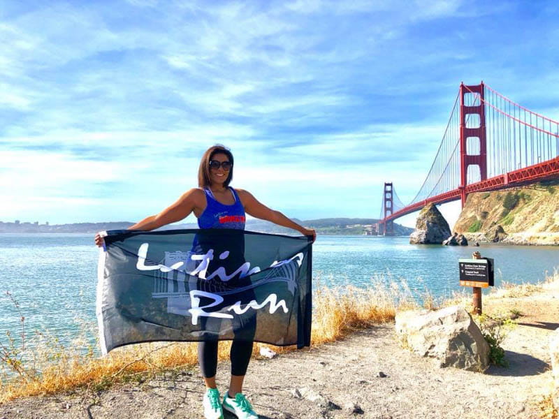 María Solís Belizaire en el puente Golden Gate de San Francisco. Un grupo de corredores que ella fundó ahora cuenta con miles de miembros. (Foto cortesía de María Solís Belizaire)