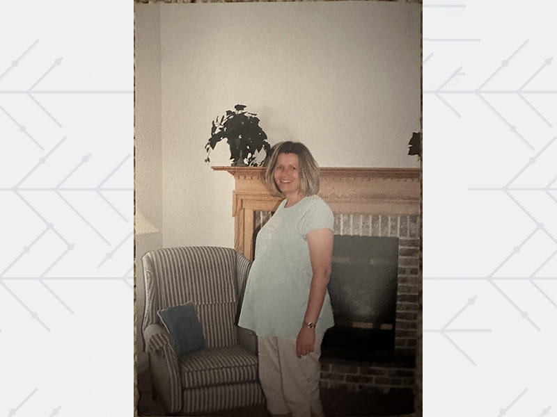 Amy Mazur-Hession standing in a living room while she was 8 months pregnant with Anna