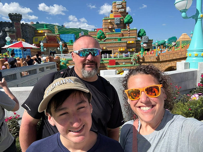 Tia Emard with husband Jeremy and son Aidan at a theme park