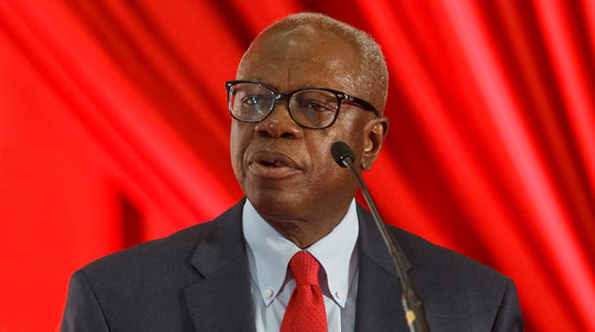 Dr. Ivor Benjamin, the new president of the American Heart Association, speaks at the organization's Gold Heart Awards banquet in late June. (Photo by Tim Sharp for AHA)