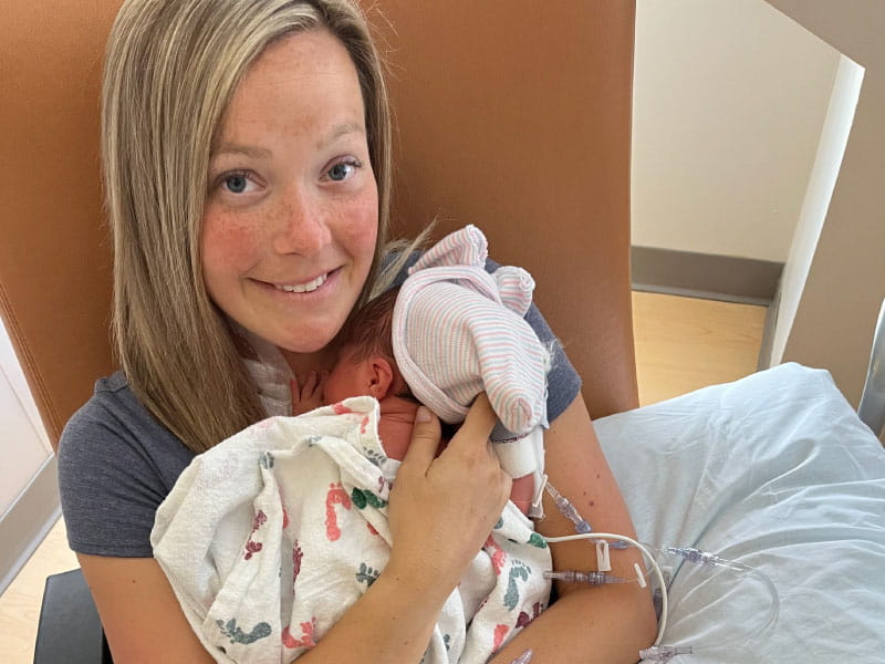 Hypertrophic cardiomyopathy survivor Kacie Nowakowski with her newborn daughter, Madelyn. (Photo courtesy of Kacie Nowakowski)