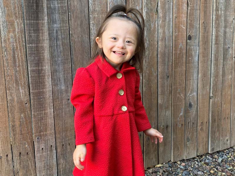 Una niña de 3 años con síndrome de Down ya es modelo y embajadora del  corazón
