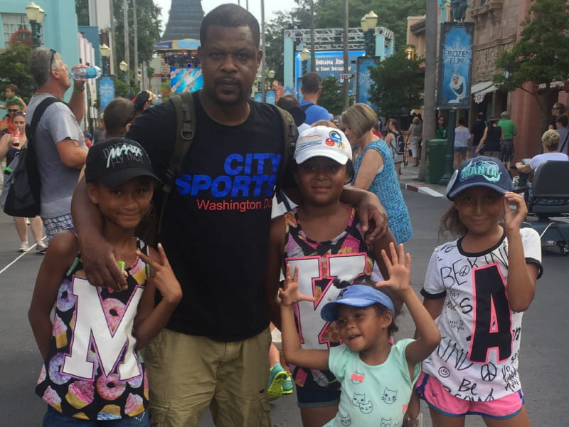 Ritru Davis's late husband with the couple's four daughters.