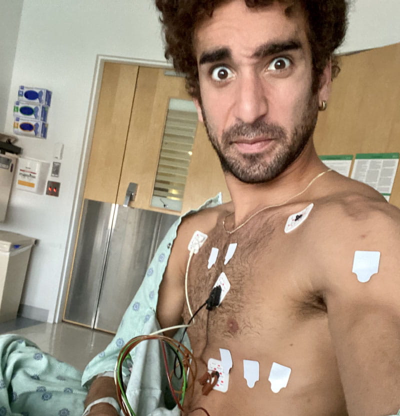 Edson Barbosa recuperándose en el hospital luego de su procedimiento de ablación cardíaca en 2021. (Fotografía cortesía de Edson Barbosa)