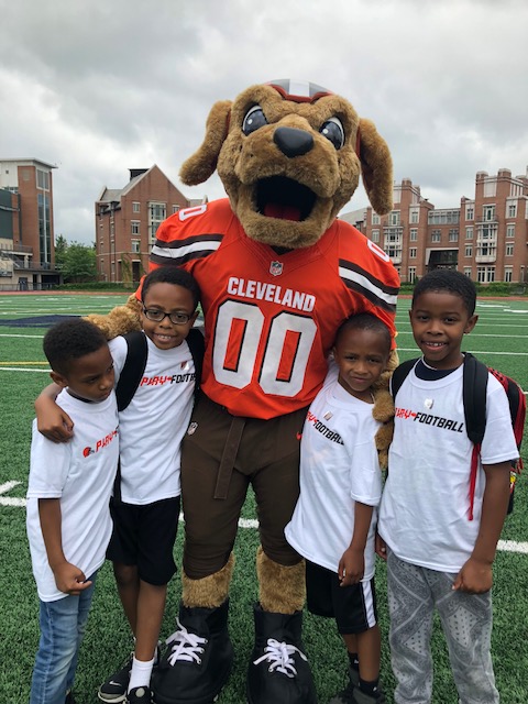 kids with Cleveland Browns mascot
