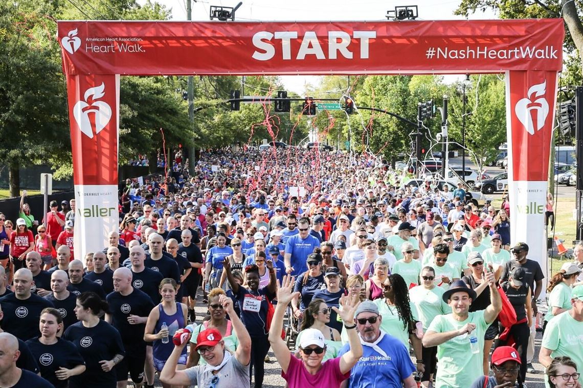 crowd of walkers at the starting line for Heart Walk
