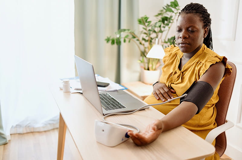 Treating high blood pressure during pregnancy is safe for the baby, reduces mother's lifelong risks