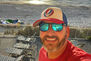 Rob Thomson selfie at beach